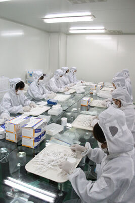 مادة حقن PP رقاقة نانوية الكلاب الحيوانات الأليفة القطة 125mm RFID العلامة الزجاجية 7mm 1342KHz ISO117845 FDXB رقاقة معايرة IP67