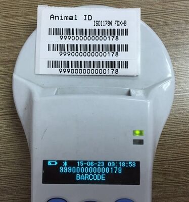 FOFIA قارئ محمول باليد من البلاستيك المتين RFID مع شاشة OLED مقاس 128 × 32 / USB للاستخدام طويل المدى للحيوانات الأليفة والمزرعة / المزرعة